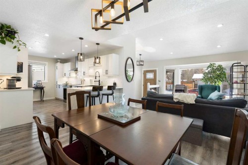 48 Cedargrove Road Sw, Calgary, AB - Indoor Photo Showing Dining Room