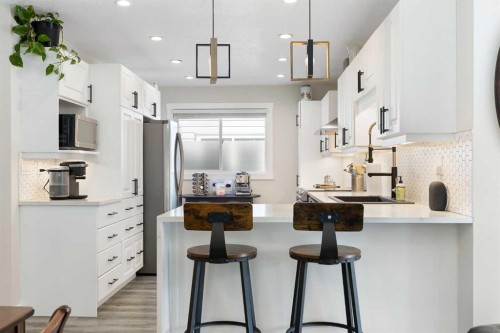 48 Cedargrove Road Sw, Calgary, AB - Indoor Photo Showing Kitchen With Upgraded Kitchen