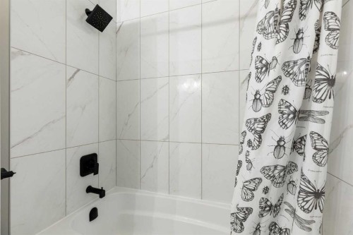 48 Cedargrove Road Sw, Calgary, AB - Indoor Photo Showing Bathroom