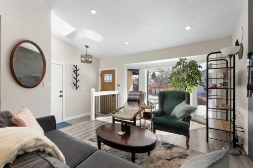 48 Cedargrove Road Sw, Calgary, AB - Indoor Photo Showing Living Room