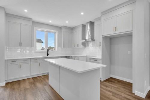 10 Versant Path Sw, Calgary, AB - Indoor Photo Showing Kitchen With Upgraded Kitchen