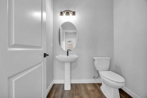 10 Versant Path Sw, Calgary, AB - Indoor Photo Showing Bathroom