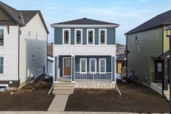 10 Versant Path SW Calgary, AB T2Y 0Z5