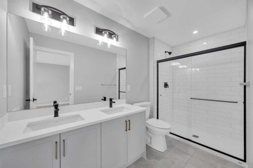 10 Versant Path Sw, Calgary, AB - Indoor Photo Showing Bathroom