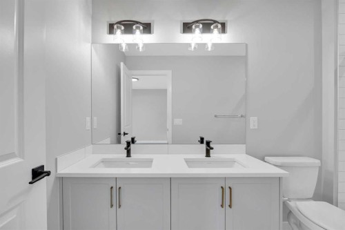 10 Versant Path Sw, Calgary, AB - Indoor Photo Showing Bathroom
