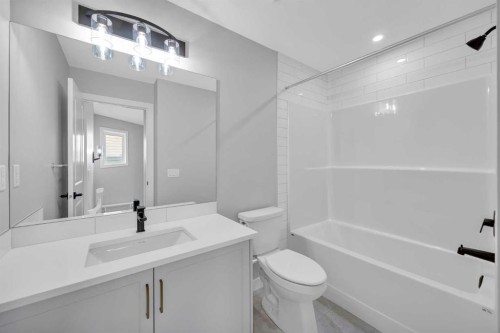 10 Versant Path Sw, Calgary, AB - Indoor Photo Showing Bathroom