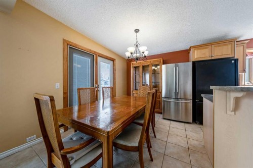 1017 Mckinnon Drive Ne, Calgary, AB - Indoor Photo Showing Dining Room