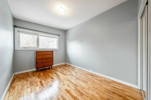 1017 Mckinnon Drive Ne, Calgary, AB - Indoor Photo Showing Other Room