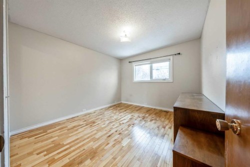 1017 Mckinnon Drive Ne, Calgary, AB - Indoor Photo Showing Other Room