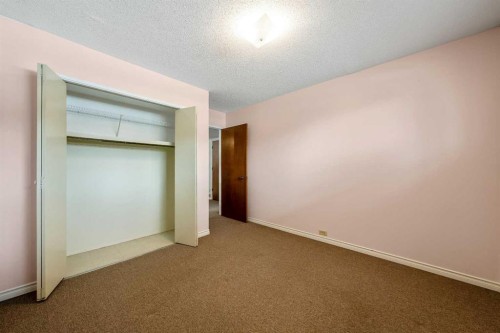 1017 Mckinnon Drive Ne, Calgary, AB - Indoor Photo Showing Other Room