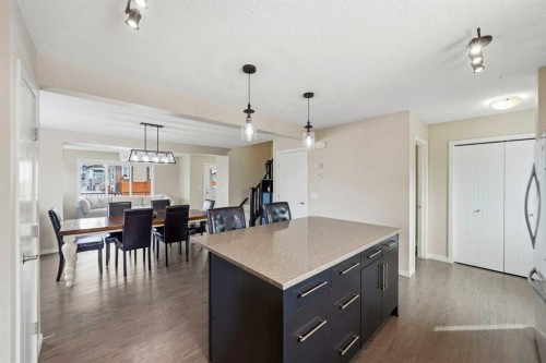 157 Fireside Circle Nw, Cochrane, AB - Indoor Photo Showing Kitchen