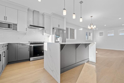 153 Edith Way Nw, Calgary, AB - Indoor Photo Showing Kitchen With Upgraded Kitchen