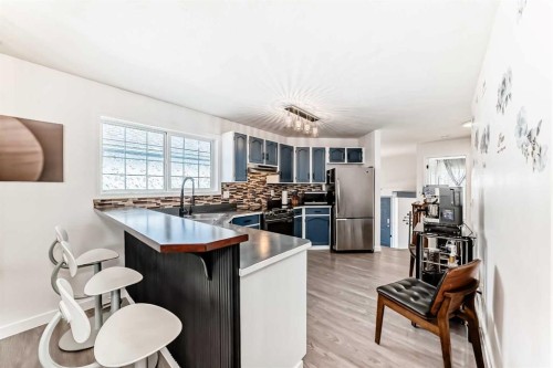 435 Coventry Road Ne, Calgary, AB - Indoor Photo Showing Kitchen