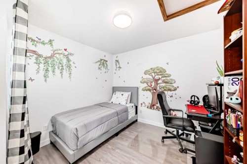 435 Coventry Road Ne, Calgary, AB - Indoor Photo Showing Bedroom
