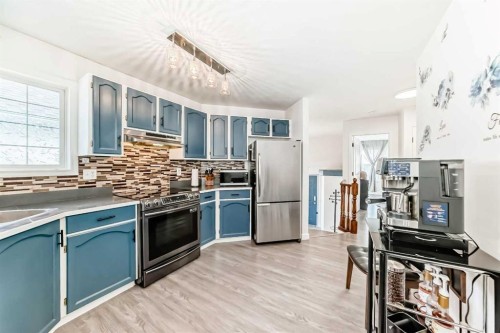 435 Coventry Road Ne, Calgary, AB - Indoor Photo Showing Kitchen