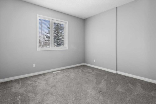 3101 39 Street Sw, Calgary, AB - Indoor Photo Showing Other Room