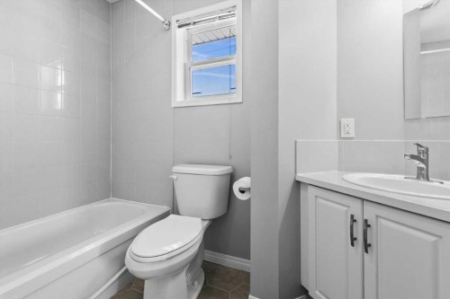 3101 39 Street Sw, Calgary, AB - Indoor Photo Showing Bathroom