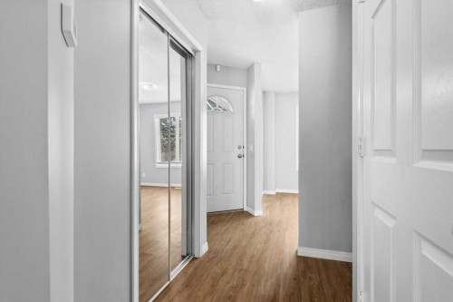 3101 39 Street Sw, Calgary, AB - Indoor Photo Showing Other Room