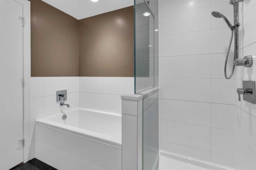 251-222 Riverfront Avenue Sw, Calgary, AB - Indoor Photo Showing Bathroom