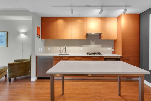 251-222 Riverfront Avenue Sw, Calgary, AB - Indoor Photo Showing Kitchen