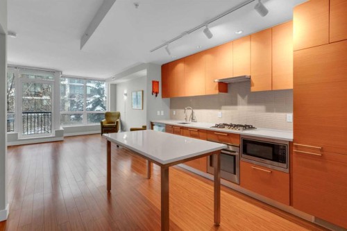 251-222 Riverfront Avenue Sw, Calgary, AB - Indoor Photo Showing Kitchen