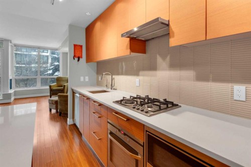 251-222 Riverfront Avenue Sw, Calgary, AB - Indoor Photo Showing Kitchen With Upgraded Kitchen