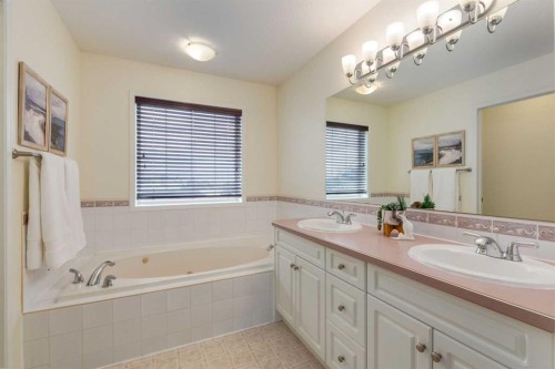 168 West Creek Pond, Chestermere, AB - Indoor Photo Showing Bathroom