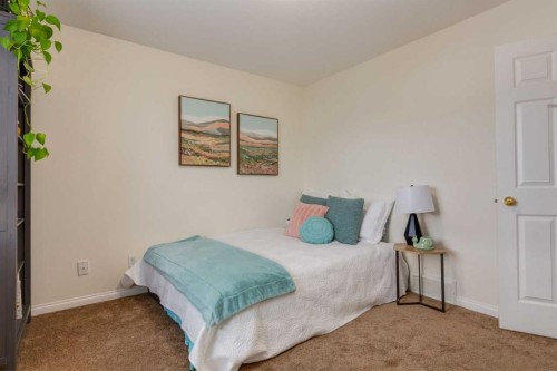 168 West Creek Pond, Chestermere, AB - Indoor Photo Showing Bedroom