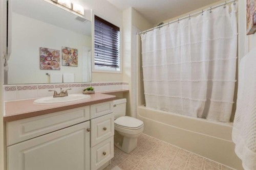168 West Creek Pond, Chestermere, AB - Indoor Photo Showing Bathroom