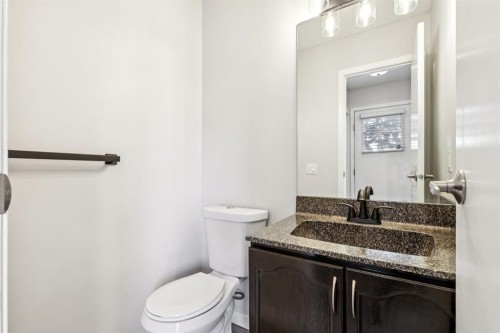 172 Riverglen Park Se, Calgary, AB - Indoor Photo Showing Bathroom