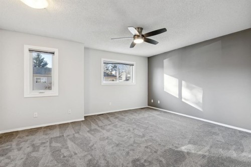 172 Riverglen Park Se, Calgary, AB - Indoor Photo Showing Other Room
