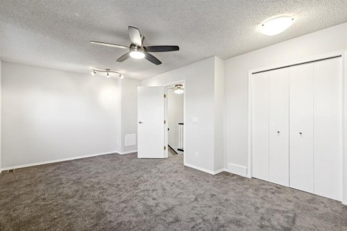 172 Riverglen Park Se, Calgary, AB - Indoor Photo Showing Other Room