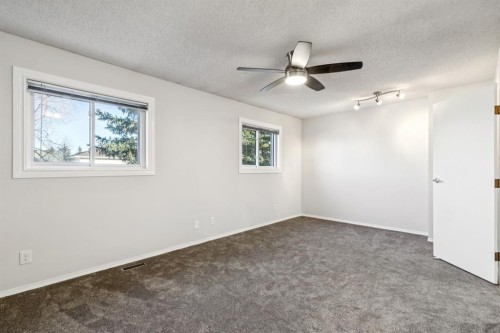 172 Riverglen Park Se, Calgary, AB - Indoor Photo Showing Other Room
