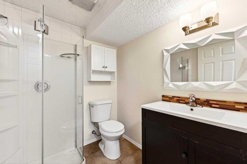 3-6100 4 Avenue Ne, Calgary, AB - Indoor Photo Showing Bathroom