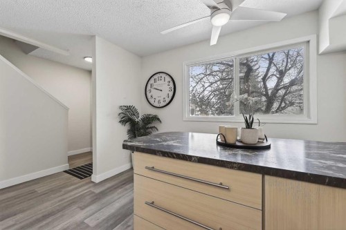 3-6100 4 Avenue Ne, Calgary, AB - Indoor Photo Showing Kitchen