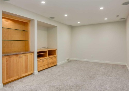 367 Acadia Drive Se, Calgary, AB - Indoor