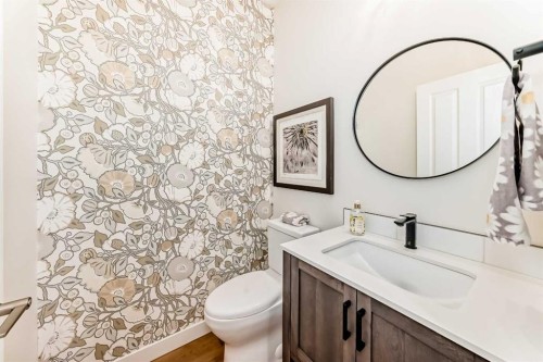 44 Eagleview Heights, Cochrane, AB - Indoor Photo Showing Bathroom