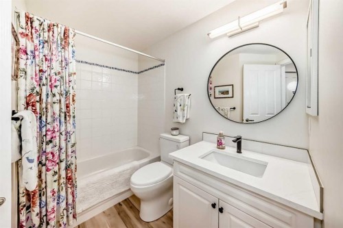 44 Eagleview Heights, Cochrane, AB - Indoor Photo Showing Bathroom