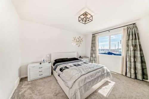 91 Walcrest Way Se, Calgary, AB - Indoor Photo Showing Bedroom