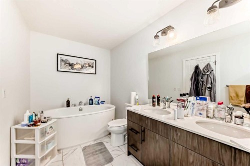 91 Walcrest Way Se, Calgary, AB - Indoor Photo Showing Bathroom