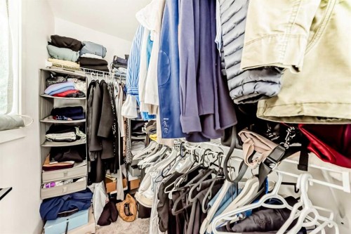 91 Walcrest Way Se, Calgary, AB - Indoor With Storage