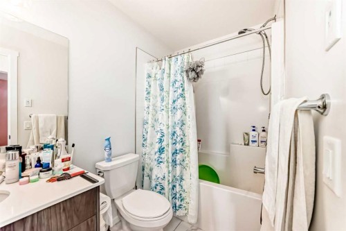 91 Walcrest Way Se, Calgary, AB - Indoor Photo Showing Bathroom