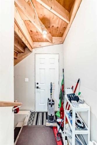 91 Walcrest Way Se, Calgary, AB - Indoor Photo Showing Other Room
