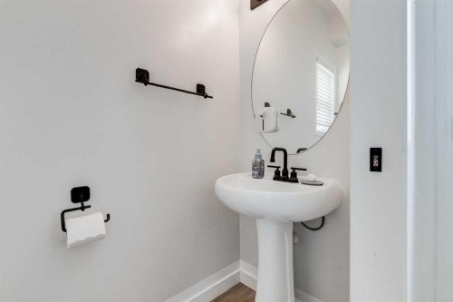 15770 Everstone Road Sw, Calgary, AB - Indoor Photo Showing Bathroom