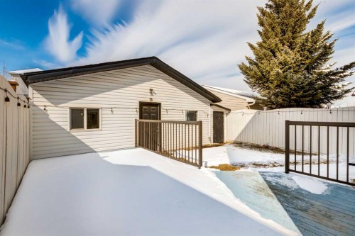 15770 Everstone Road Sw, Calgary, AB - Outdoor