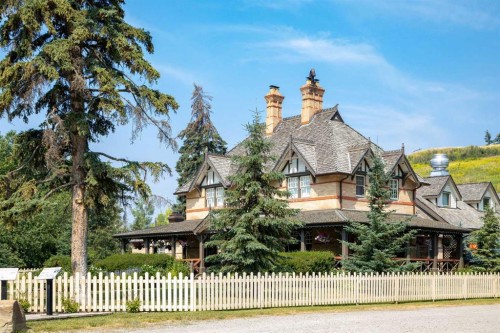 15770 Everstone Road Sw, Calgary, AB - Outdoor With Facade