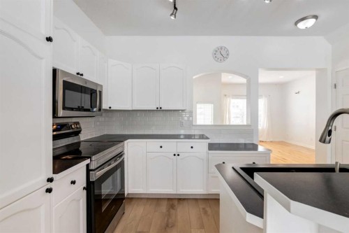 15770 Everstone Road Sw, Calgary, AB - Indoor Photo Showing Kitchen
