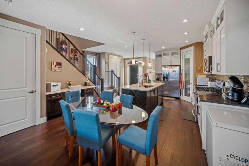 4410 17 Avenue Nw, Calgary, AB - Indoor Photo Showing Dining Room