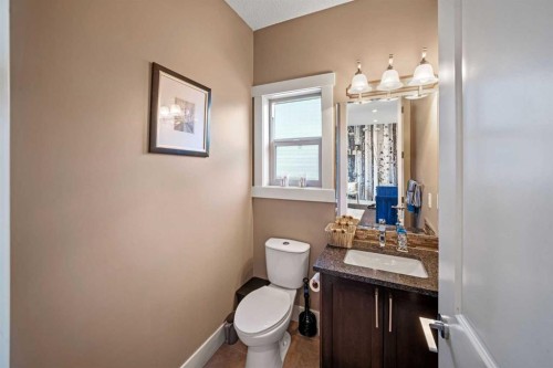 4410 17 Avenue Nw, Calgary, AB - Indoor Photo Showing Bathroom