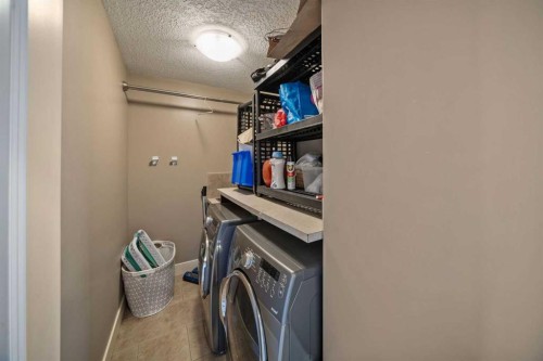 4410 17 Avenue Nw, Calgary, AB - Indoor Photo Showing Laundry Room